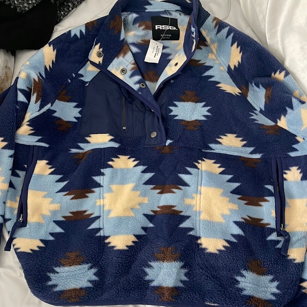 PRINTED fleece sweater